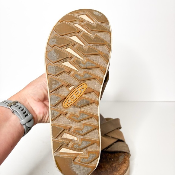 Keen Tan and Brown Cross Strap Sandals Leather Fabric Size 8 Women’s - Picture 4 of 4
